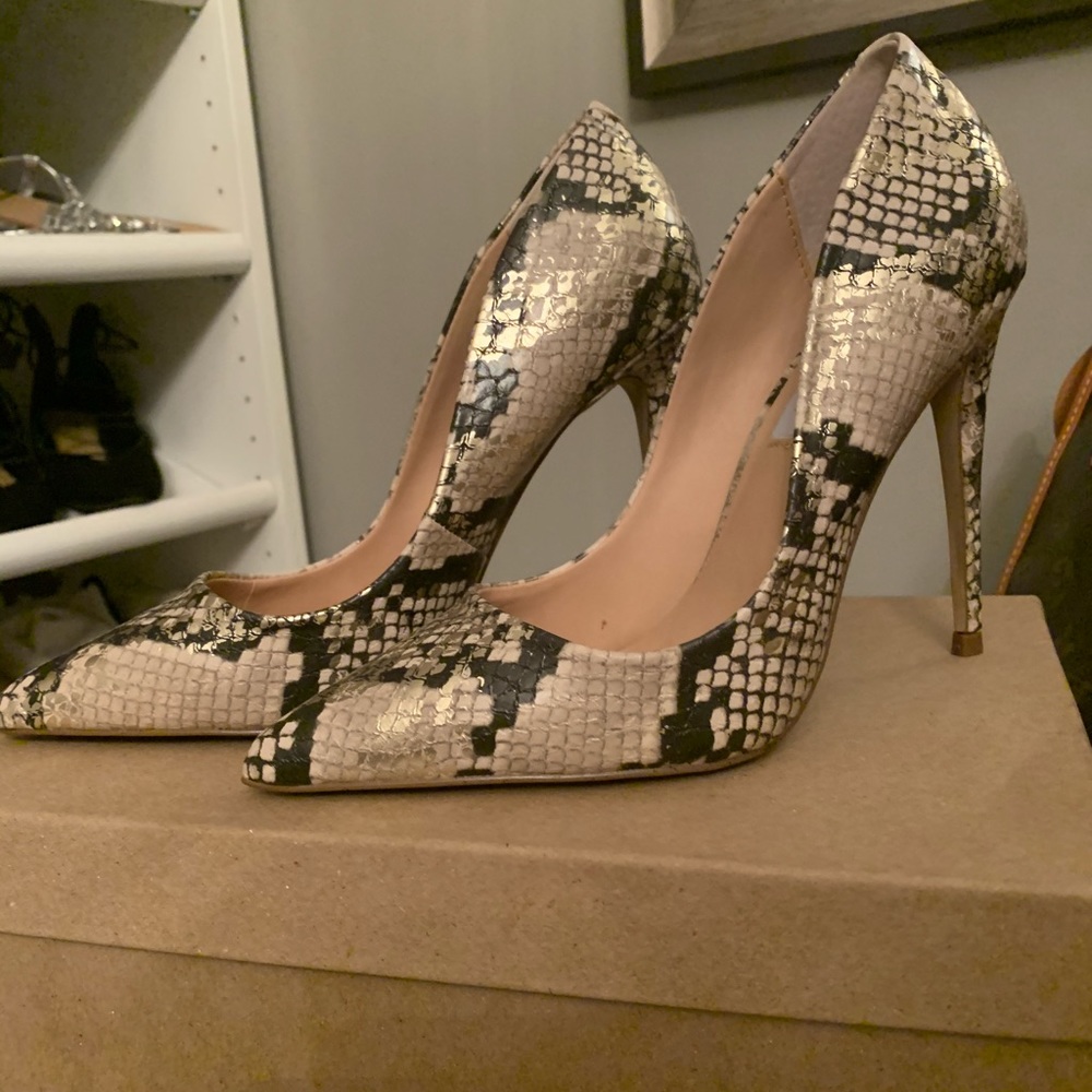 Steve Madden Sexy Metallic Snakeskin pumps